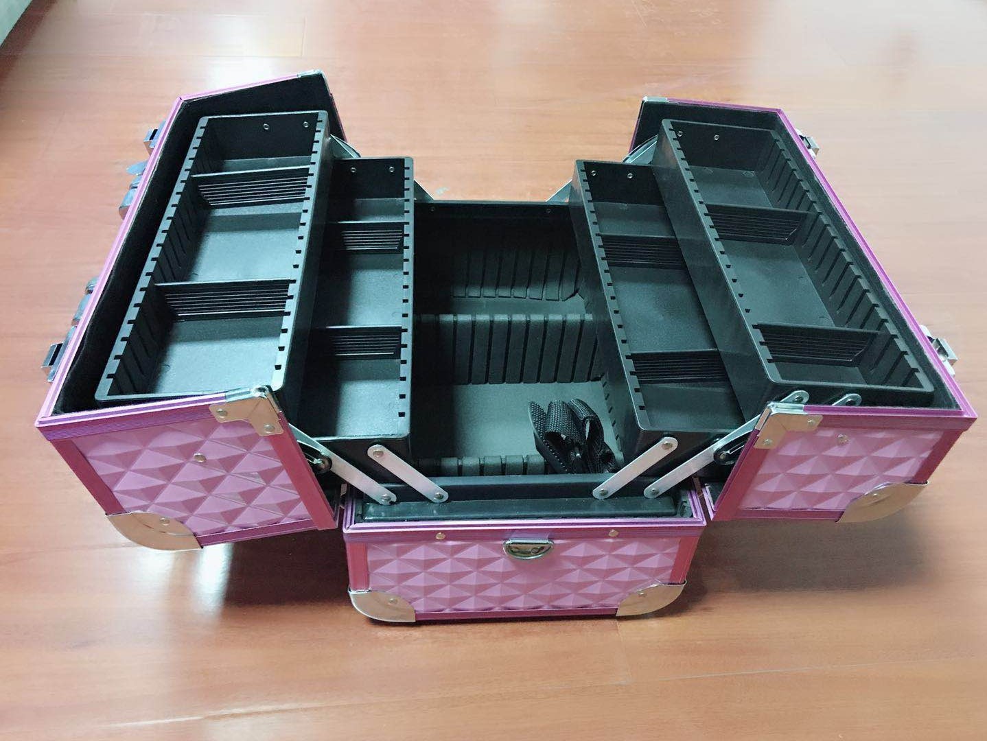 Aluminum Makeup Case with Plastic Trays